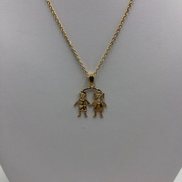 18K Gold Plated Women's Children Boy Girl Figure Hold Hands Necklace Family - Picture 5 of 12